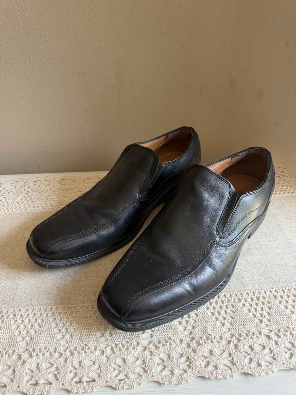 G.H. Bass Men's Size 11.0 W Glenn Black Leather Slip On Loafers Square Toe